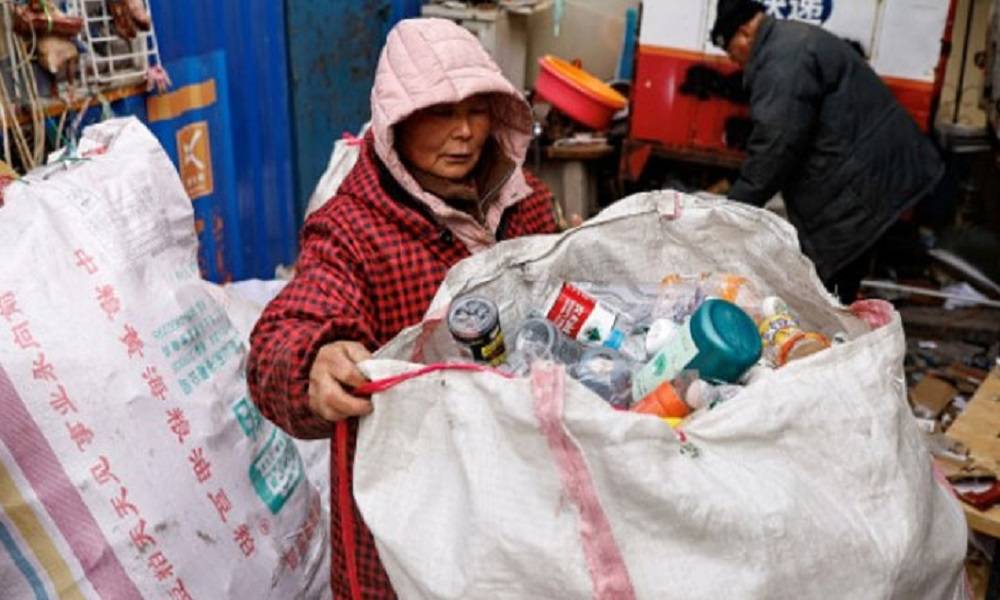 অবসর নিতে পারছেন না চীনের বয়স্করা