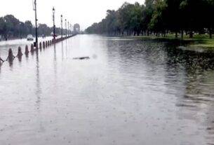 দিল্লিতে রেকর্ড বৃষ্টিতে ১১ জনের মৃত্যু