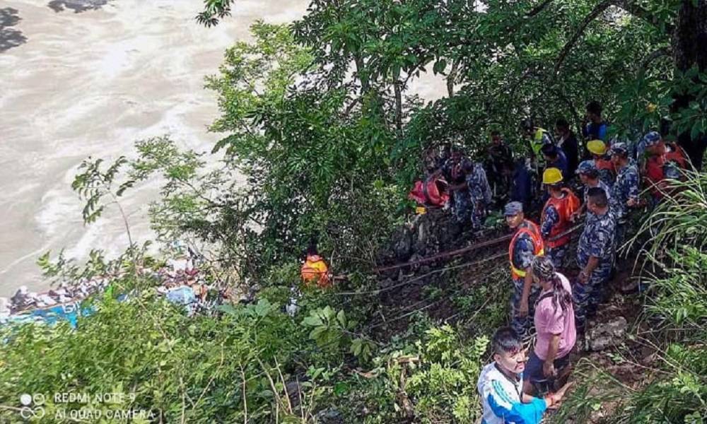 নেপালে বাস নদীতে পড়ে নিহত ১৪